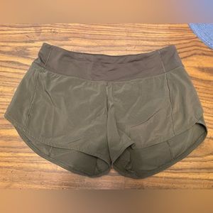 Speed up mid rise lined 4” shorts. I’m great condition, no pets or smoking house